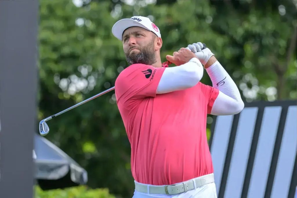 Jon Rahm mantém segredos enquanto Tyrrell Hatton revela planos para o Masters