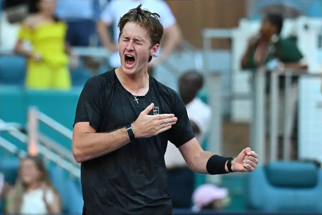 Korda surprises and eliminates Alcaraz at the Miami Open, Rybakina also advances.