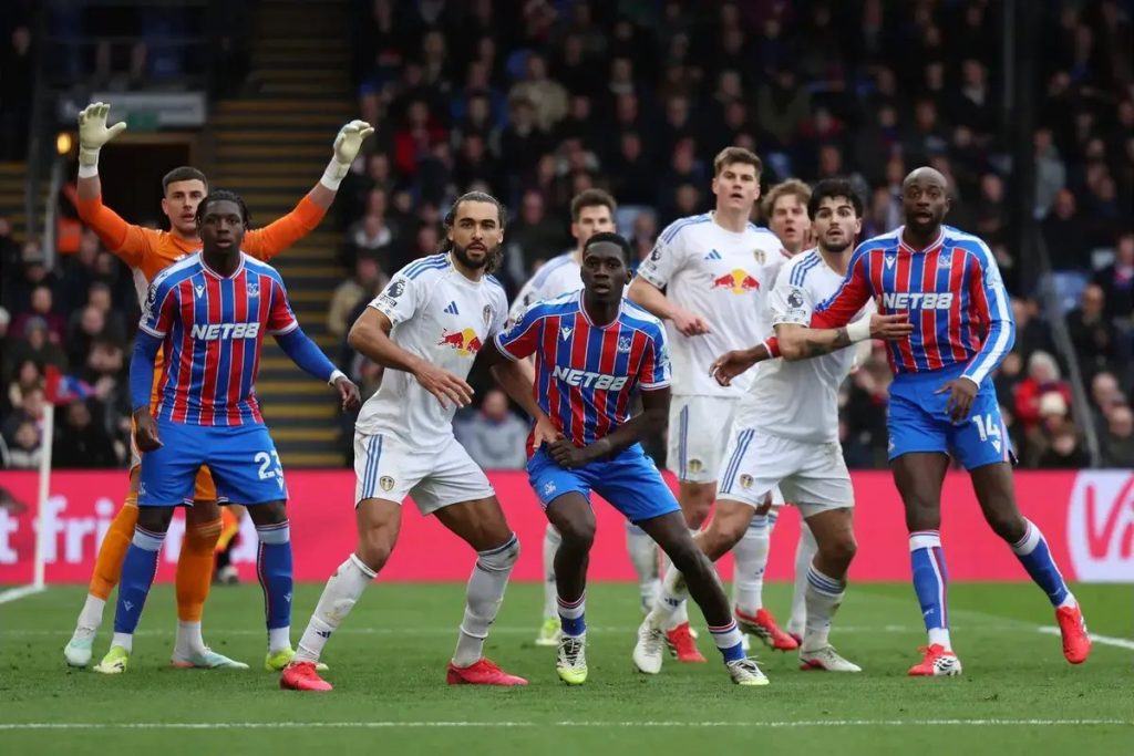 Leeds mantém-se na luta pela sobrevivência apesar de expulsão de Gudmundsson