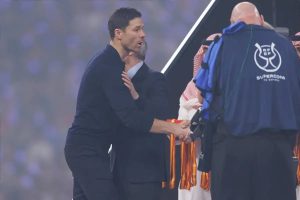 Legend of Real Madrid, Michel criticizes treatment of Xabi Alonso.