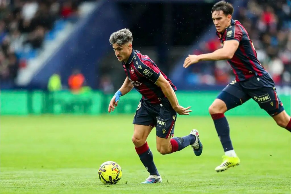 “Levante’s Luís Castro loses victory in stoppage time against Girona.”