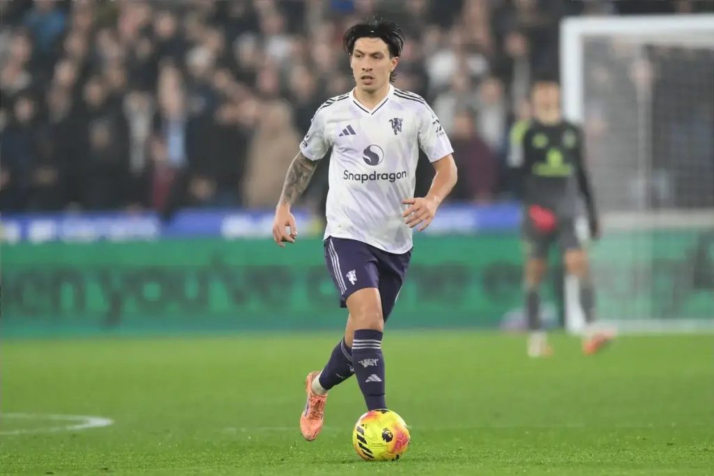 Lisandro Martinez enfrenta contrariedade em treino antes de grande jogo