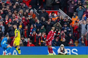 Liverpool empata com Tottenham e complica a luta pela manutenção