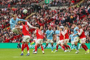 Manchester City surpasses Arsenal and wins the English League Cup.