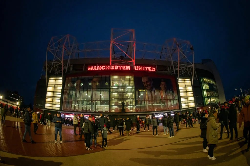Manchester United e Newcastle justificam aumento de 5% nos bilhetes de época