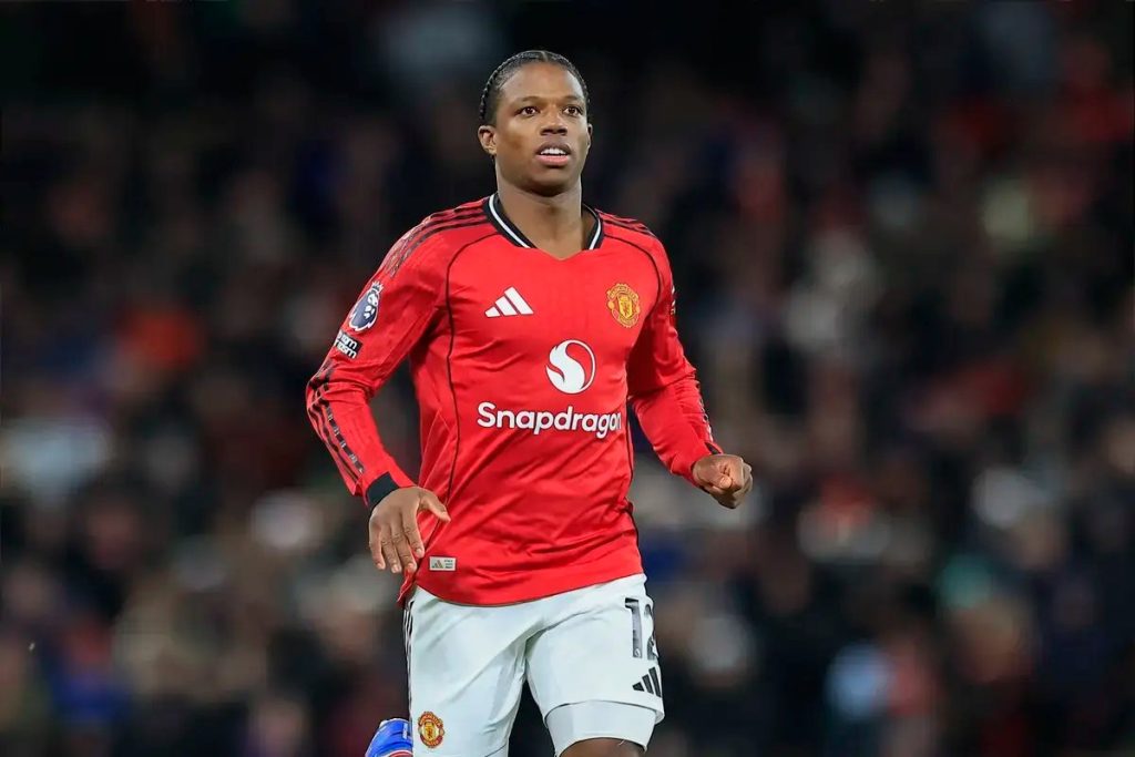Manchester United quer despachar nove jogadores por 426 milhões de euros
