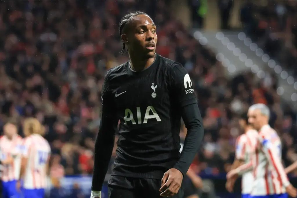Mathys Tel do Tottenham dispara críticas ao futebol do Arsenal: «é uma seca»