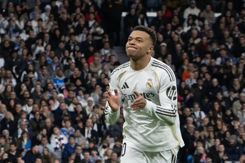 Mbappé continua fora dos treinos antes do embate com o Manchester City