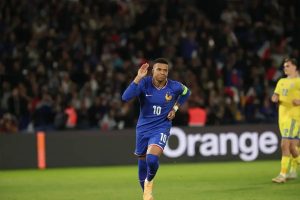 “Mbappé equals Ronaldo and makes history with the national team.”