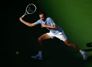 Medvedev surpreende Alcaraz e avança para a final contra Jannik Sinner