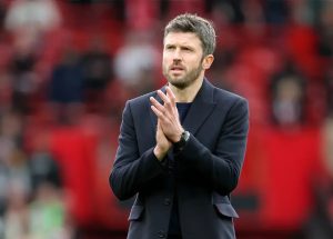 Michael Carrick reage a provocação nas redes sociais de Paul Scholes