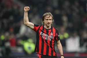 “Milan defeats Inter and opens the race for the title in Serie A.”