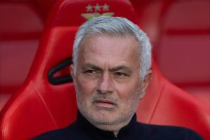 “Mourinho accepts challenge at Benfica in pursuit of the championship title.”