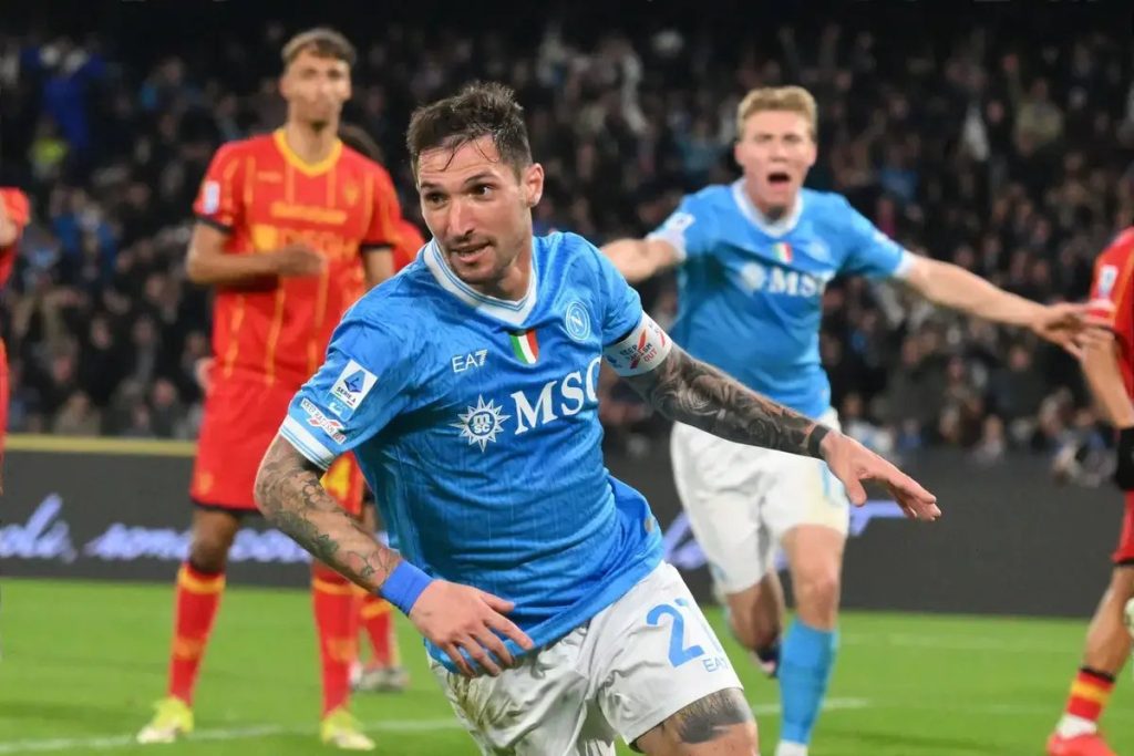 Napoli vence lecce com golo de Politano e mantém série vitoriosa