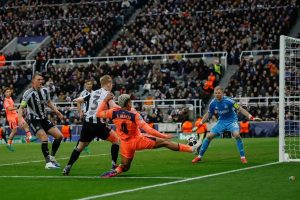 Newcastle mantém esperança após empate dramático com o Barcelona