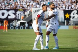 “Neymar disappoints in the draw between Santos and Corinthians at Vila Belmiro.”