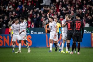 Nicolas Jackson expulso após entrada polémica no leverkusen-Bayern