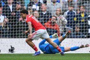 Nottingham Forest humiliates Tottenham in a decisive match for survival.