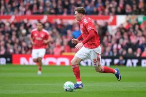 Os dez alvos de transferência para o meio-campo do Manchester United analisados