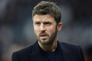 Owen perplexed by criticisms from former teammates of Carrick.