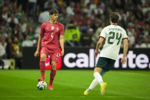 Portugal empata sem golos com o México no estádio azteca