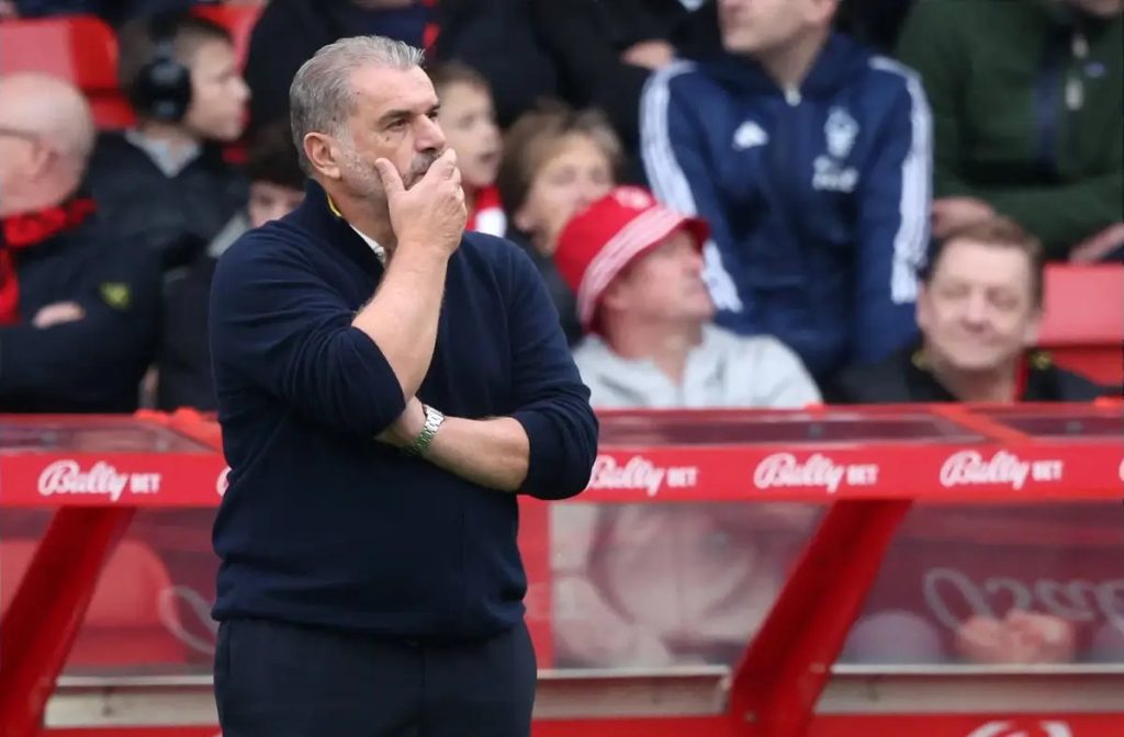 Postecoglou envia mensagem ao Tottenham antes do desafio com o Liverpool