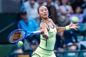 Qinwen Zheng enfrenta reação intensa após incidente com toalha no Miami Open