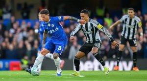 Rosenior criticizes referee Paul Tierney after confusion in Chelsea’s defeat.