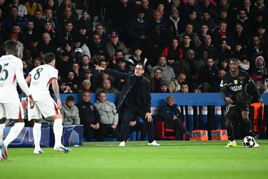 Rosenior defende jorgensen após crise de Enzo e revela receios sobre Chelsea