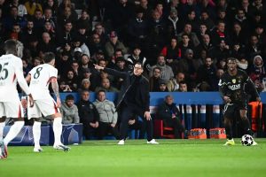 Rosenior defends Jorgensen after Enzo’s crisis and reveals concerns about Chelsea.