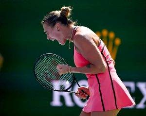 Sabalenka supera Rybakina e conquista título em Indian wells com emoção