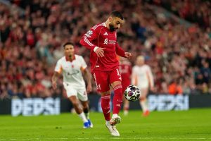 Salah supera Cristiano Ronaldo e conquista o título de melhor da Premier League