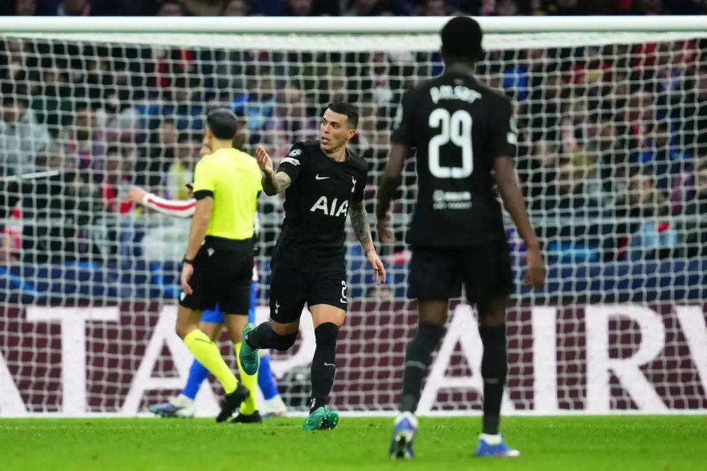 Shearer critica Tottenham como um “total caos” após derrota com o Liverpool