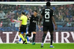 Shearer critica Tottenham como um “total caos” após derrota com o Liverpool