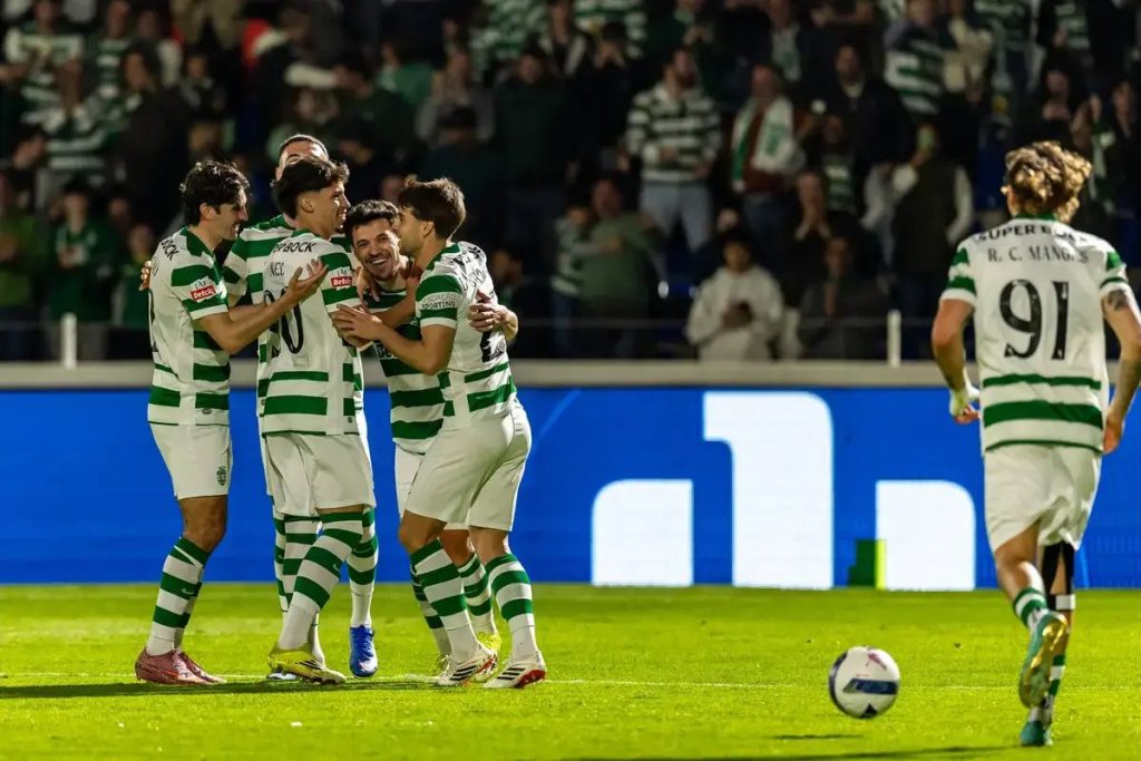 Sporting faces Santa Clara in a clash of emotions and controversies.