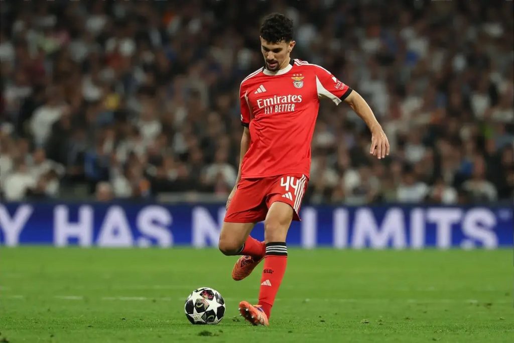 Tomás Araújo regressa à titularidade no clássico contra o FC Porto