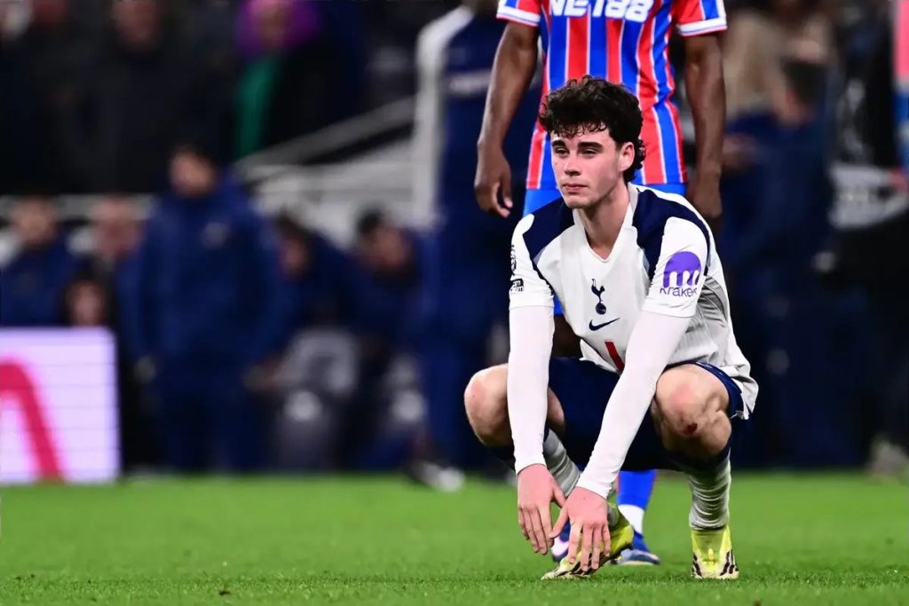 Tottenham afunda nas preocupações de despromoção após derrota com o Crystal Palace