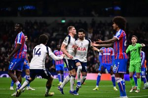 Tottenham sucumbe em casa com derrota pesada frente ao Crystal Palace