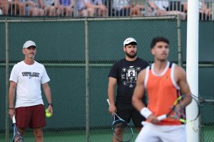 Treinador de Carlos Alcaraz revela objetivo ousado para superar Djokovic e Nadal