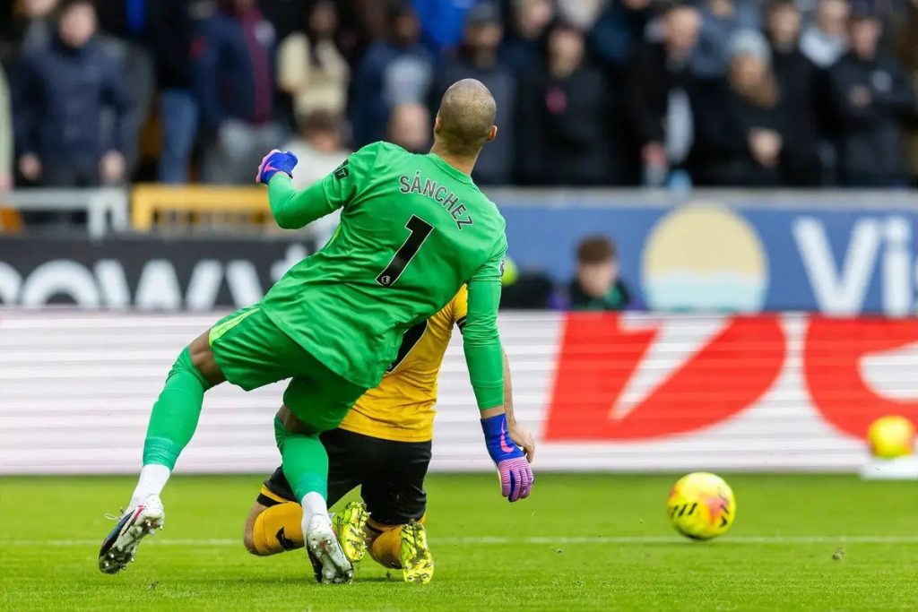 Treinador do Chelsea pressiona por nova contratação enquanto Robert Sanchez é deixado de lado