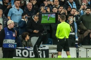 UEFA prepara mudança crucial no VAR para aprimorar a Champions League