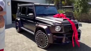 VIDEO – Jake Paul surprises Jutta Leerdam with an incredible luxury car.