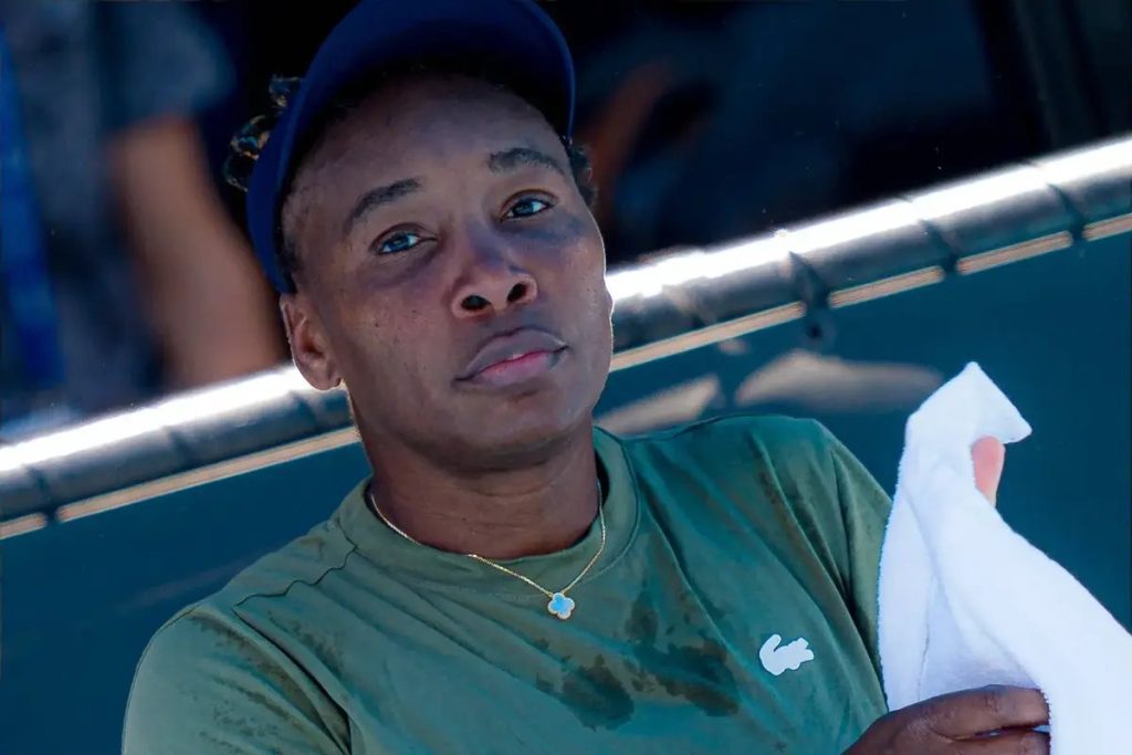 VIDEO – Venus Williams loses her cool with umpires over cold water.