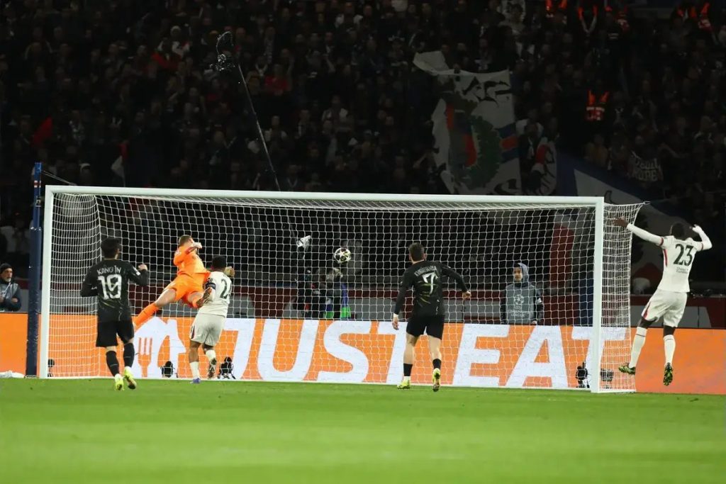 Vitinha brilha com chapelada impressionante no duelo PSG e Chelsea