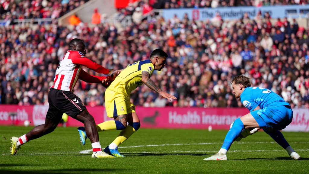 Sunderland reage a abusos racistas contra Brobbey após jogo com Spurs