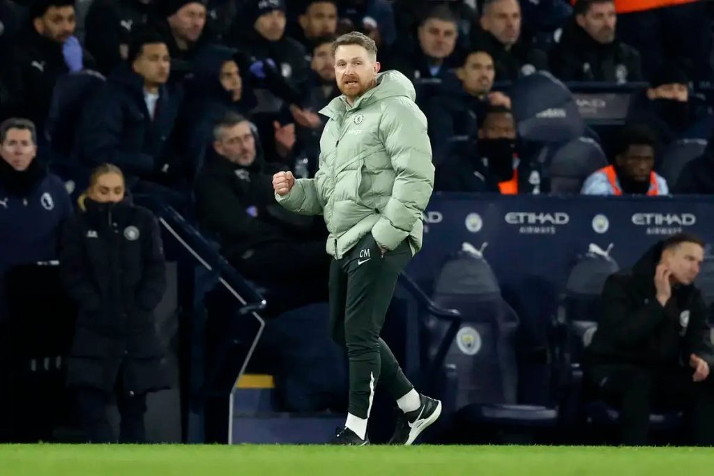 A subida incrível de Calum McFarlane como treinador interino do Chelsea
