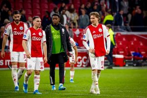 “Ajax sinks in the Eredivisie after disappointing defeat to FC Twente.”