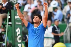 Alcaraz avança nos quartos de final em monte-carlo, mas com dúvidas