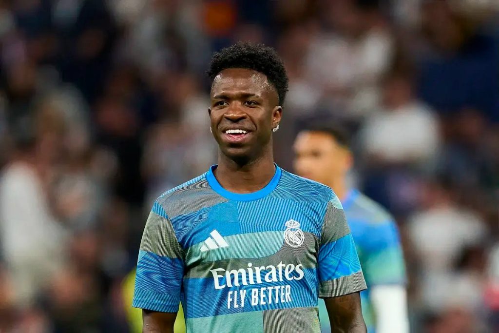 Alvaro Arbeloa defende Vinicius Junior após assobios dos adeptos