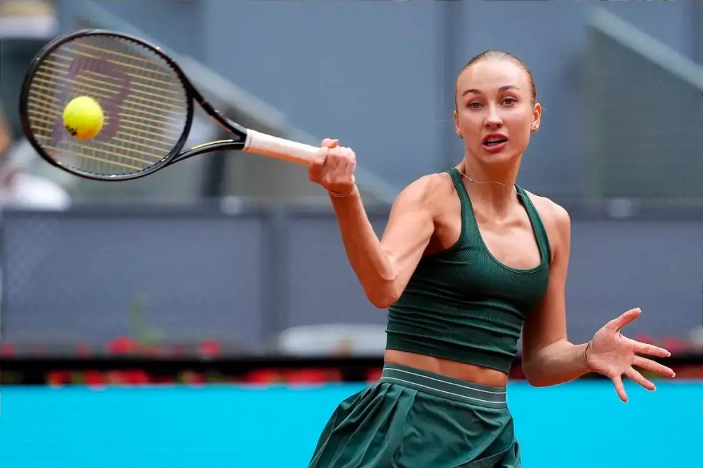 Anastasia Potapova makes history and defeats Karolina Pliskova in Madrid.